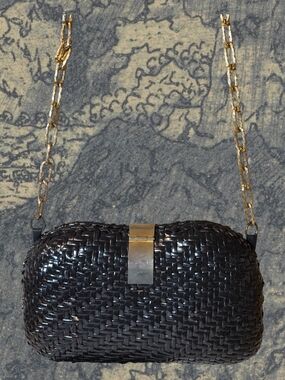 Greta Made In Italy Lacquered Woven Black Shoulder Bag with Gold Chain